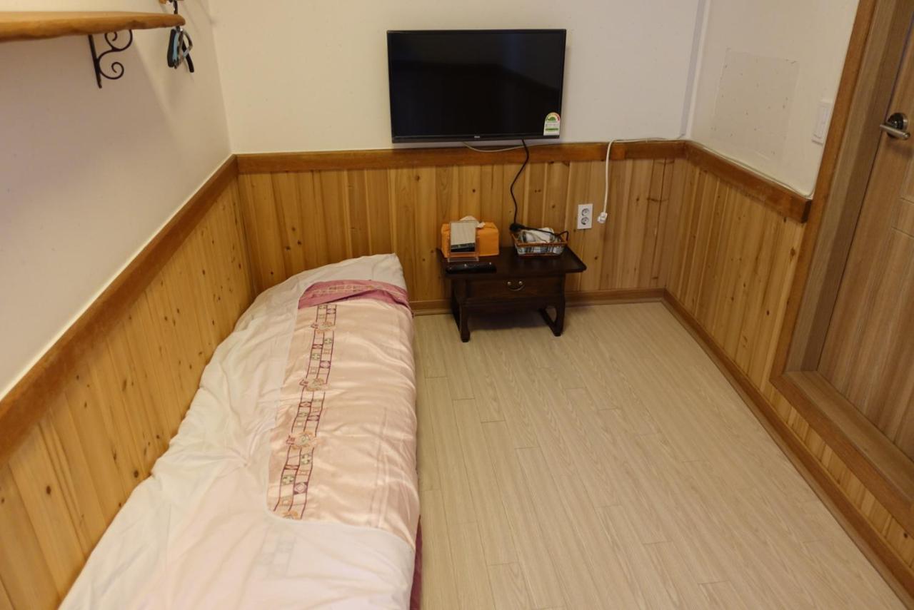 Pongdang Guesthouse جيونجو المظهر الخارجي الصورة